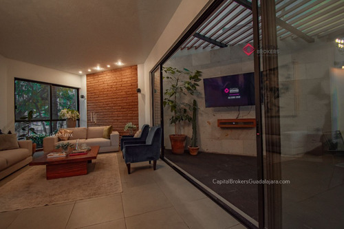 Casa En Venta De Lujo Bugambilias Zona Sur