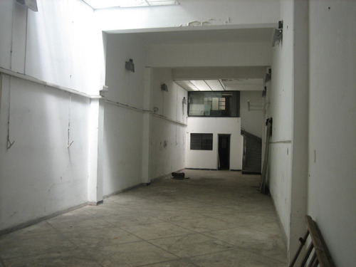 Calle Colón 1377 Casi Sarandí, Gran Salón.