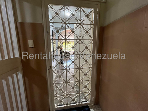 Amplio Apartamento En Venta, Urb. Los Caobos