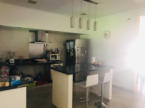 Imagen 10 de 13 de Casa 3 Dormitorios Y Parque En Venta La Plata