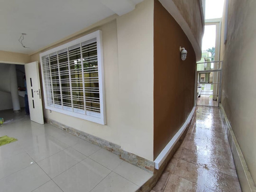 Imagen 2 de 14 de Townhouse En Venta Totalmente Remodelado Maracay // 04243385555