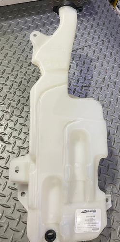 Envase Plastico Agua Wipper Silverado. 2007-2015. Cod. E-47.