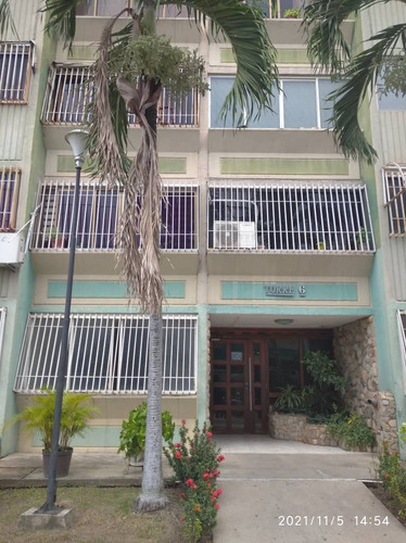 Imagen 1 de 10 de Rosmeli Vende Cómodo Apartamento En Res. Don Bosco  Al Lado Del C.c La Granja Naguanagua