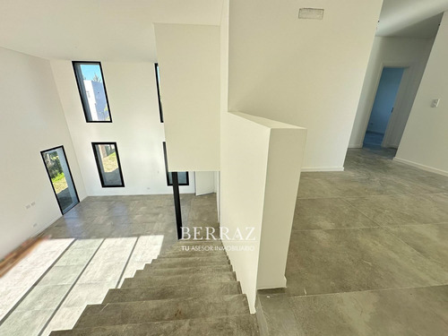 Casa Venta 5 Ambientes A La Laguna En Barrio San Matías Area 5 Escobar Lote De 974,75 M2