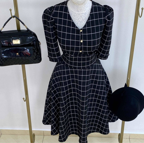 Imagem 2 de 9 de Vestido Midi Rodado Preto Xadrez Manga Princesa