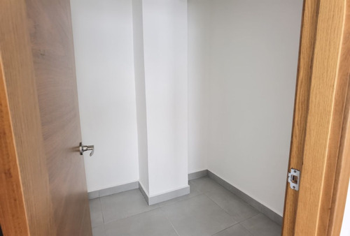 Apartamento Con Vista Despejada En Evaristo Morales
