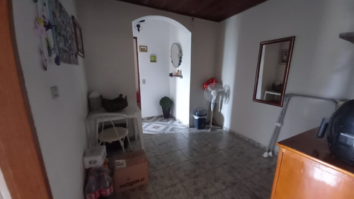 Imagem 11 de 14 de 2.000m², 05 Dorm, Salão De Festas, Churrasqueira E Piscina