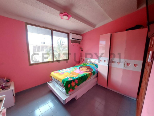 En Venta Amplio Townhouse En Res Puerto Morro Av. Américo Vespucio