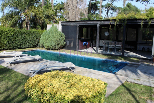 Casa Con Piscina Y Parrillero- Ref: 598