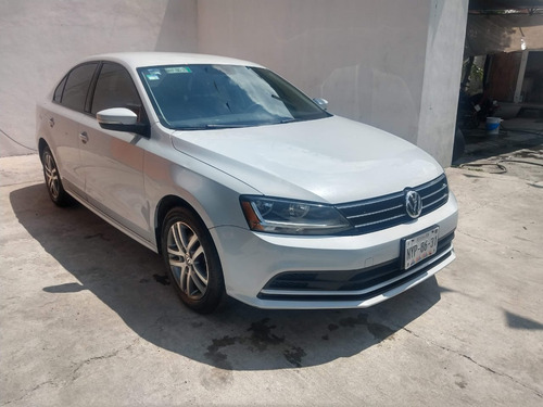 Imagen 5 de 15 de Volkswagen Jetta Trendline 2017
