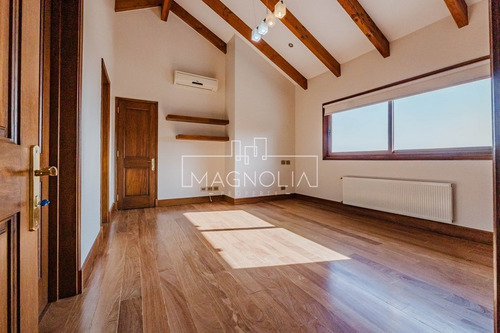 Casa En Arriendo De 5 Dorm. En Lo Barnechea
