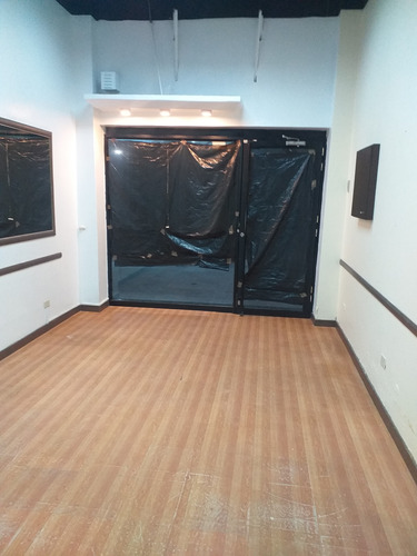 Se Vende / Alquila Local Comercial 19m2 Centro Letonia La Castellana