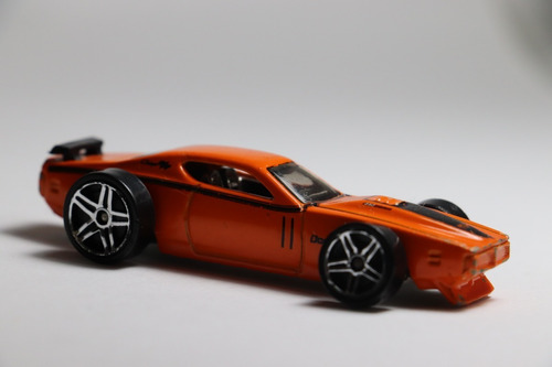 Hotwheels 2004 71´ Dodge Charger Torpedo Naranja 1/64