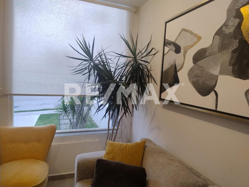 Casa En Venta En Condominio Con 3 Habitaciones Y Una En Pb, Tiene Jardín Y Amenidades En San Isidro Juriquilla