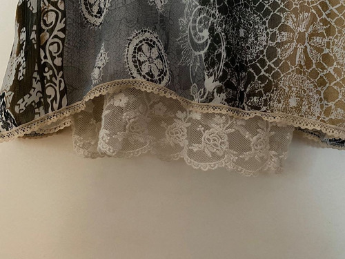 Fina Musculosa Top Estampada Con Encaje Marca Conocida