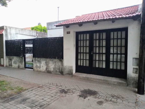 Casa De 5 Ambientes, Con Depto. Interno