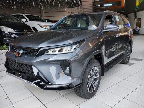 Toyota Hilux SW4 2.8 D-4D TURBO DIESEL DIAMOND 7L 4X4 AUTOMÁTICO