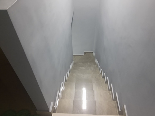 Imagem 21 de 27 de Vendo Sobrado 2 Quartos/suite Na Cohab Adventista (vi685)