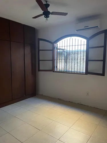 Casa De 3 Quartos Com Quintal E Churrasqueira.