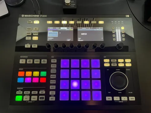 Native Instruments - Maschine Studio | Parcelamento sem juros