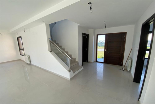 Venta Casa Las Golondrinas 5 Amb, Financia