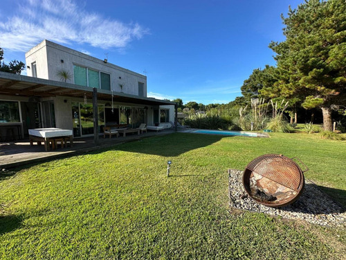 Casa En Venta - 4 Dormitorios 4 Baños - Pinamar