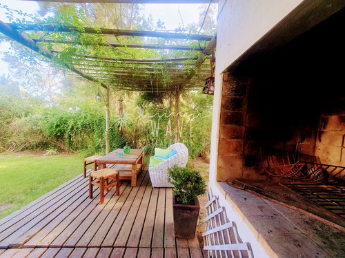 Venta De Casa De 3 Dormitorios, 3 Baños + Casa De Huéspedes En Pinares, Playa Mansa, Punta Del Este.