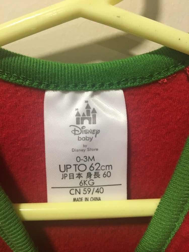 Imagen 3 de 6 de Enterizo De Bebé Navideño, De Disney, Talla 0/3 Meses