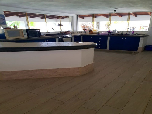 Belklia Giron Vende Posada En Chichiriviche (inc-030)