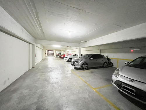 Cochera Techada En Venta En Lanús Oeste Brin 3047