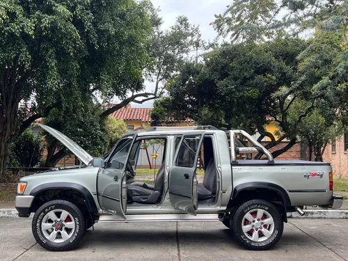 Toyota Hilux 2.4l 117 hp 4x4