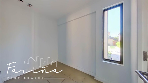 Arriendo Casa 3d, 4 Baños Y Servicio - Portones De Chicureo