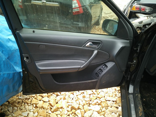 Imagem 7 de 10 de Sucata Mercedes Benz C180 2003 Para Retirada De Peças