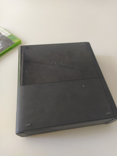 Xbox 360 Slim Stingray + Juego. Sin Cables, Solo Consola