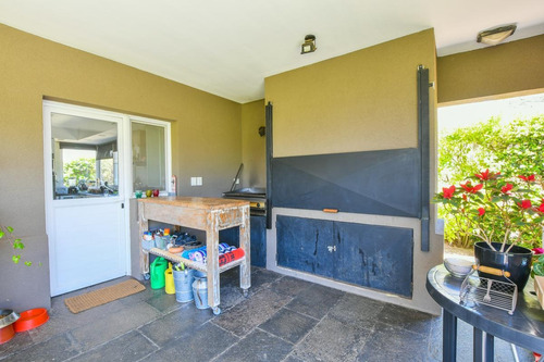 Casa De 3 Dormitorios - Pileta Y Galería Con Parrillero - Fisherton
