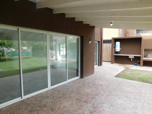 Imagen 8 de 18 de Casa En Venta - Francisco Alvarez
