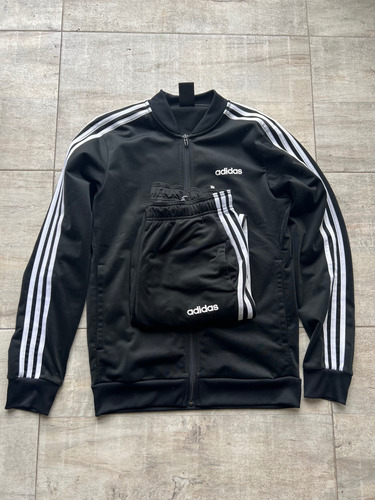 Conjunto Adidas Campera Y Pantalón Negro (Usado)