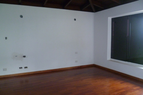 Imagen 7 de 14 de Venta Amplia Y Cómoda Casa De 1.199mts. Cumbres De Curumo En Calle Cerrada