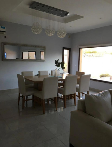 Casa En Venta - 3 Dormitorios 3 Baños - Cocheras - 833mts2 - Alsina