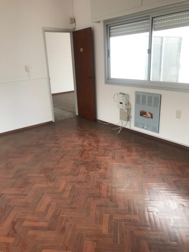 Imagen 5 de 15 de Excelente Ubicación A Metros De Plaza !! Moderna Y Amplia, 3 Dormitorios, 2 Baños, Garage, Parrillero. Para Uso Tanto De Casa Habitación, Instituto O Empresa!