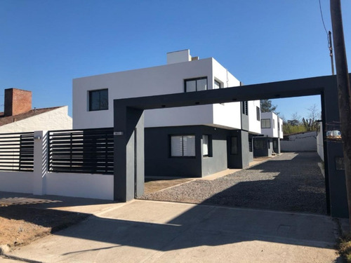 Imagen 1 de 15 de Villa Belgrano, Excelente Complejo De 4 Duplex