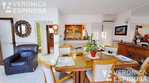 Casa En Venta En Villa Luzuriaga, 5 Ambientes