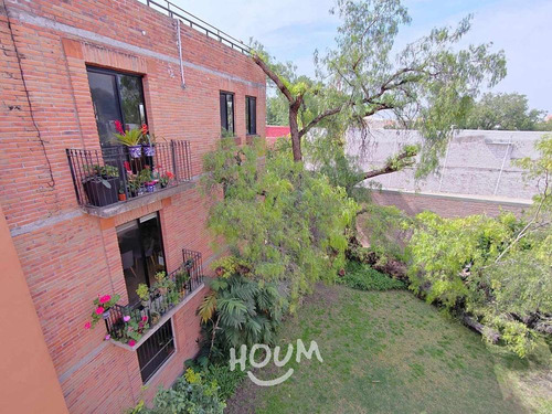 Casa En Jacarandas, Querétaro Con 3 Recámaras, 392 M², Id: 155560