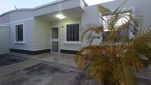 Imagen 1 de 30 de Casas En Venta Roca Del Norte Barquisimeto 22-7677 /m