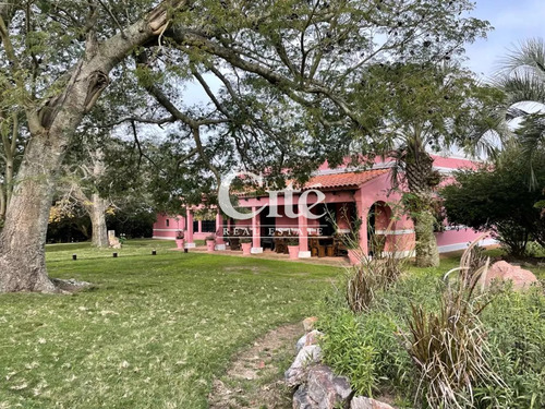 Espectacular Chacra A Min De Pde Con Casa Principal. Habitación Indep. Casa De Húespedes. Piscina, Cancha De Padel, Barbacoa Y Parrillero Abierto.