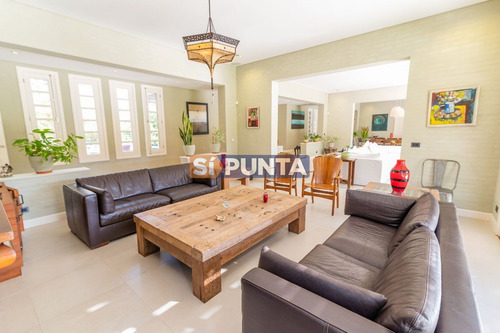 Imagen 9 de 30 de Mansión De Estilo Clásico En Venta En El Corazón De Beverly Hills.