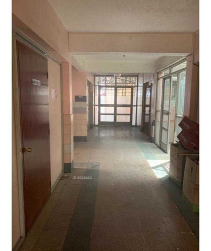 Imagen 2 de 28 de Edificio Comercial