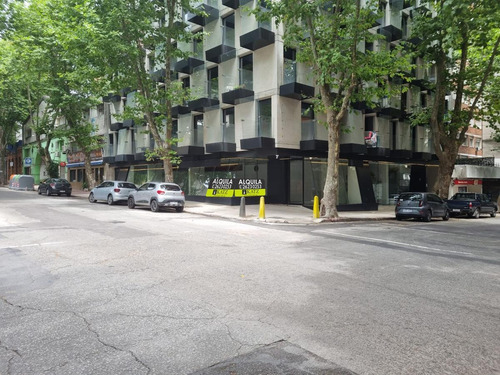 Imagen 2 de 11 de Local -local Comercial Esquina , Canelones Y Convención, Estrena , 200 M2 !!