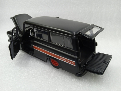 Imagen 7 de 8 de Chevrolet Suburban 1957 Escala 1:24 Jada Die Cast. 21cms.