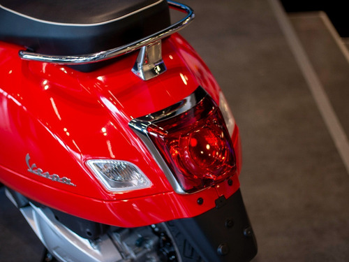 Imagen 12 de 25 de Vespa Gts 300 Super Roja Entrega Inmediata